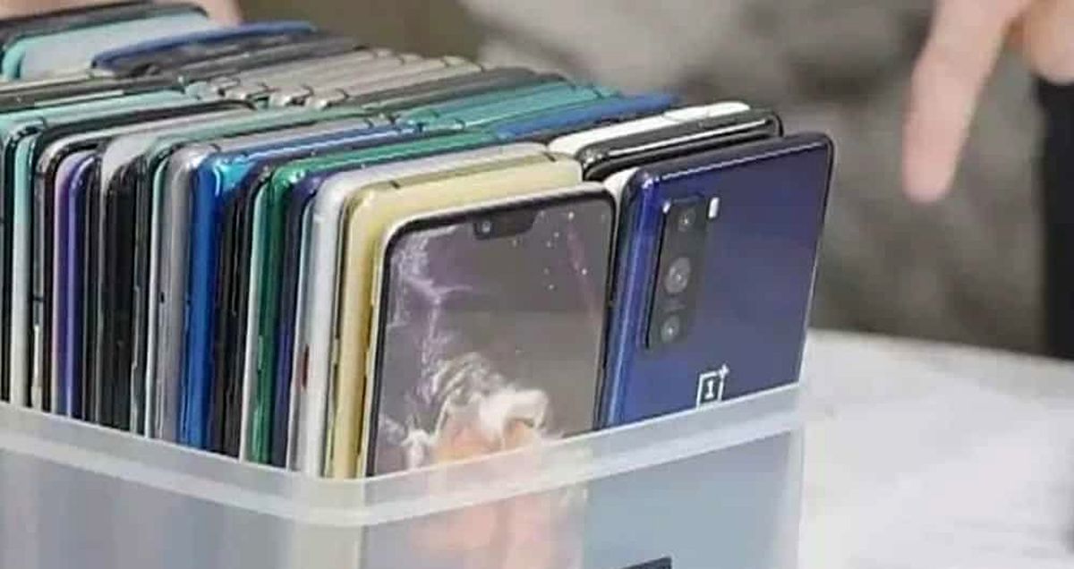 تصاویر لو رفته از وان پلاس 8 لایت به دوربین اصلی سه گانه اشاره می کنند
