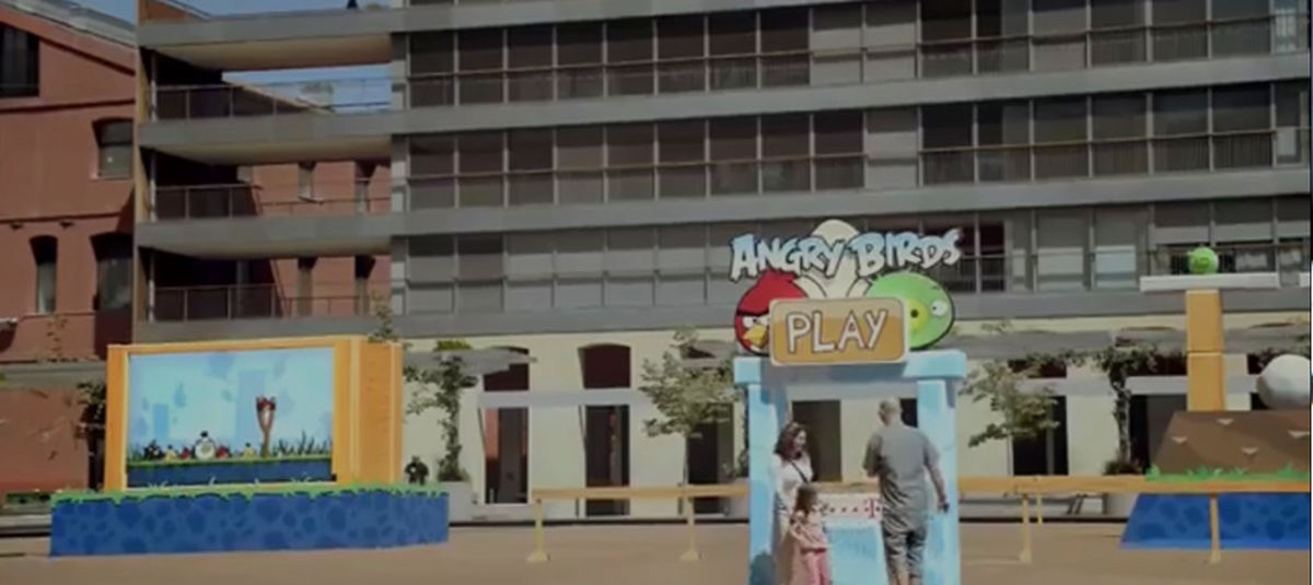 بازی انگری بردز در شهر بارسلونا به صورت واقعی - ویدیو