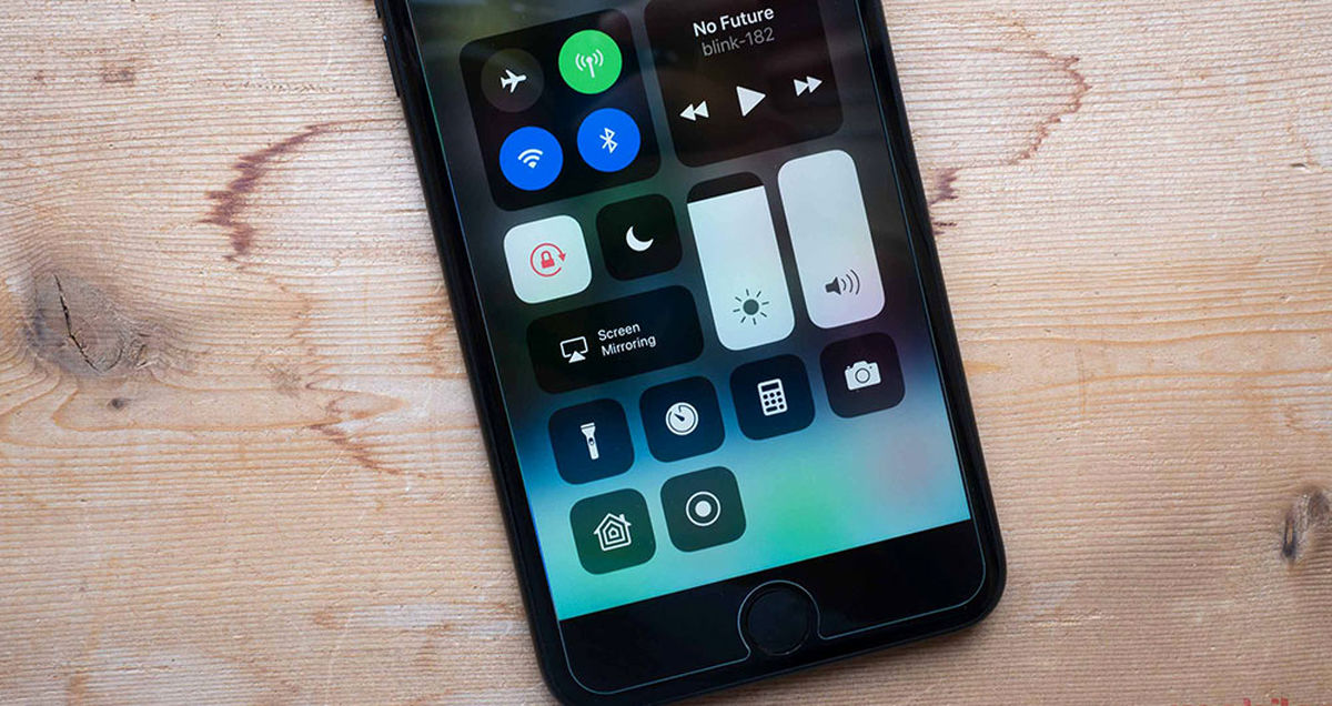 باگ عجیب iOS11 باعث قفل شدن تاریخ و ساعت دستگاه می شود!
