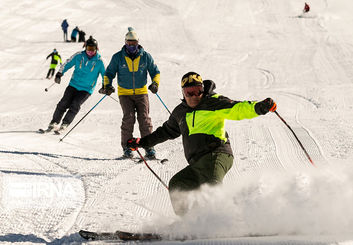 مسابقات اسکی در پیست دیزین تعطیل شد