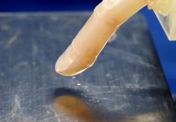 ساخت انگشت رباتیک با پوست زنده انسان