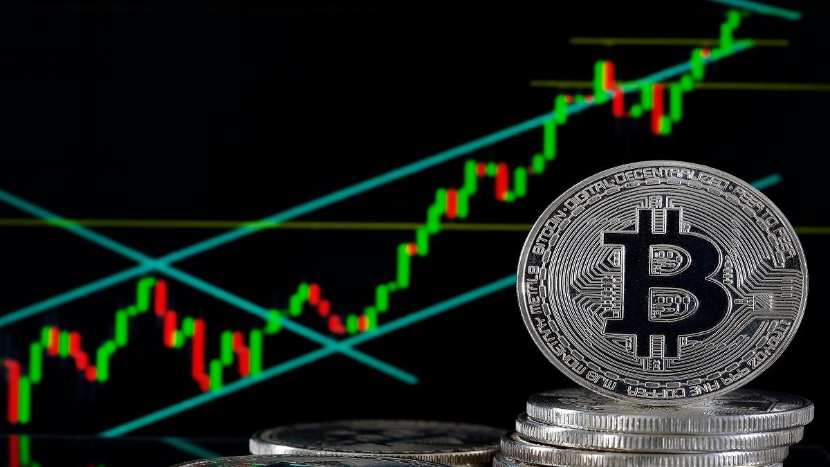 نوسانات سخت بیت کوین در اولین روز هفته